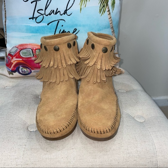 Minnetonka Moccasins Double Fringe Side Zip Taupe Suede Boots Size 8.5 - Picture 6 of 12
